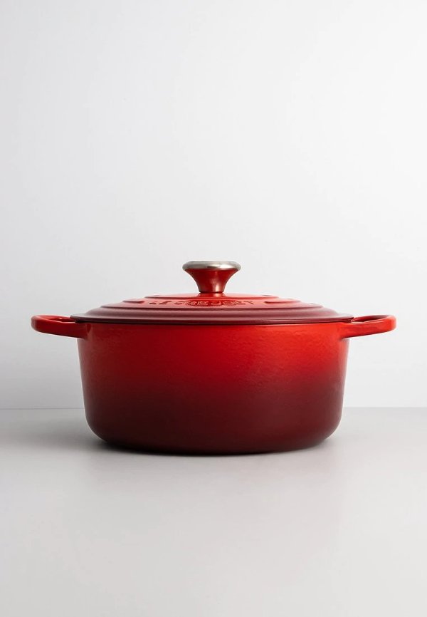 红色珐琅铸铁锅