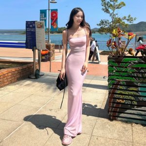 SSENSE Skims 上新🩷 春日新色 奶油粉紫限定裙回货€90