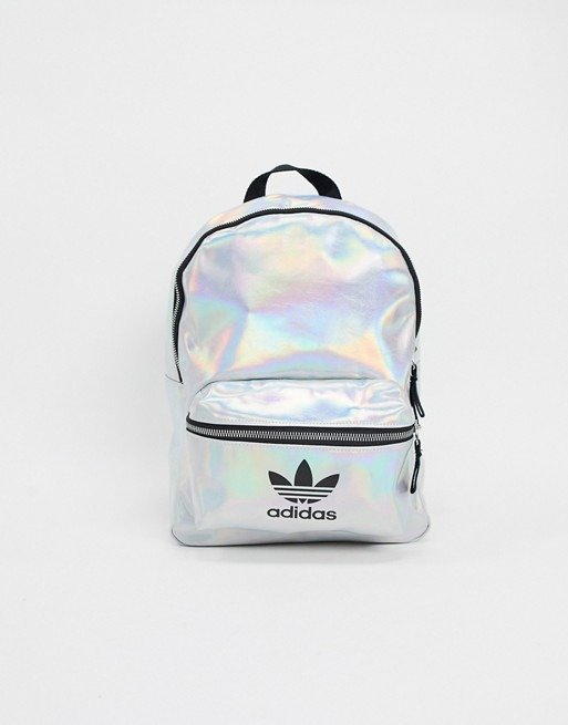 adidas Originals – Rucksack in Metallic-Silber mit Dreiblatt-Logo | ASOS