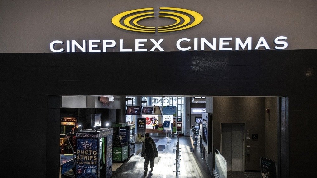 安省关闭电影院， Cineplex 扛不住，裁员近 5000 人！提前预订观影票的客户可全额退款！
