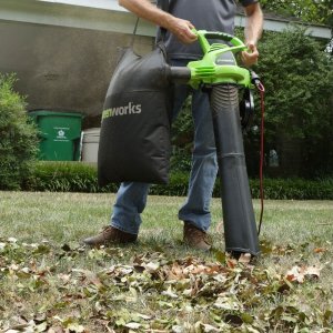 秋季庭院必入：Greenworks 12安培 二合一强力电动吹扫机
