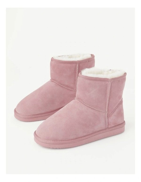 粉色雪地靴