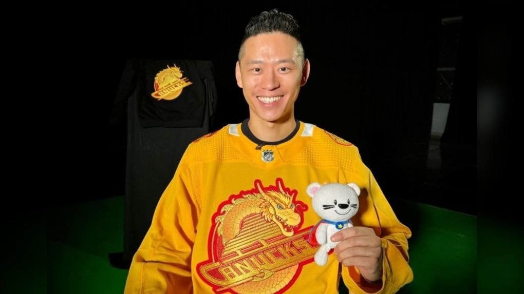 华裔设计师3次被选中设计加拿大人队新年球衣！龙年款爆火，一天就售空！