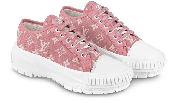 粉色logo运动鞋