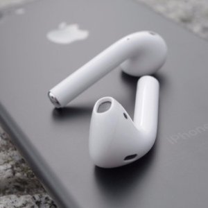 $189苹果Airpods 无线蓝牙耳机 带标准苹果保修
