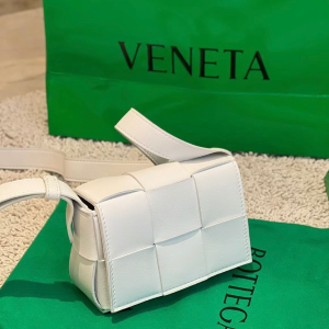 Bottega Veneta真的好香！和夏天超级配小砖款
