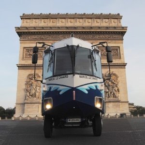 直接开进塞纳河？法国首个“水陆两栖”巴士 给你观光新体验