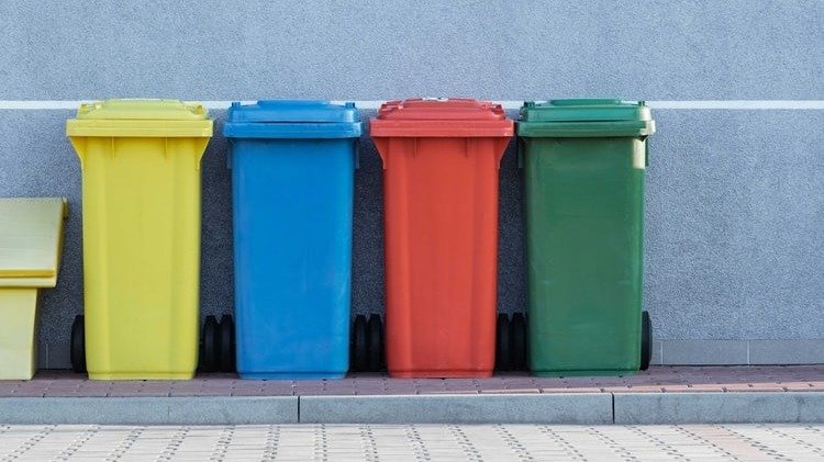 在法国如何扔垃圾 | 垃圾分类、处理大型垃圾、回收旧衣物等