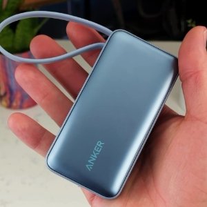 Anker Nano 10.000mAh充电宝 自带一根type c充电线