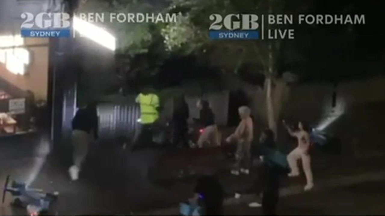 悉尼内城暴力事件，镜头记录下震惊的送货司机袭击