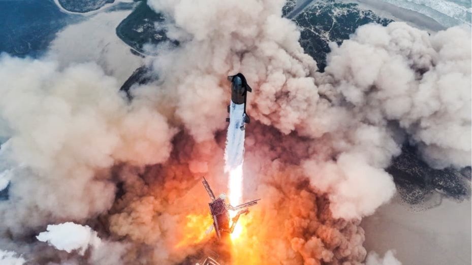 SpaceX Starship星舰火箭首次完成试飞，成功溅落