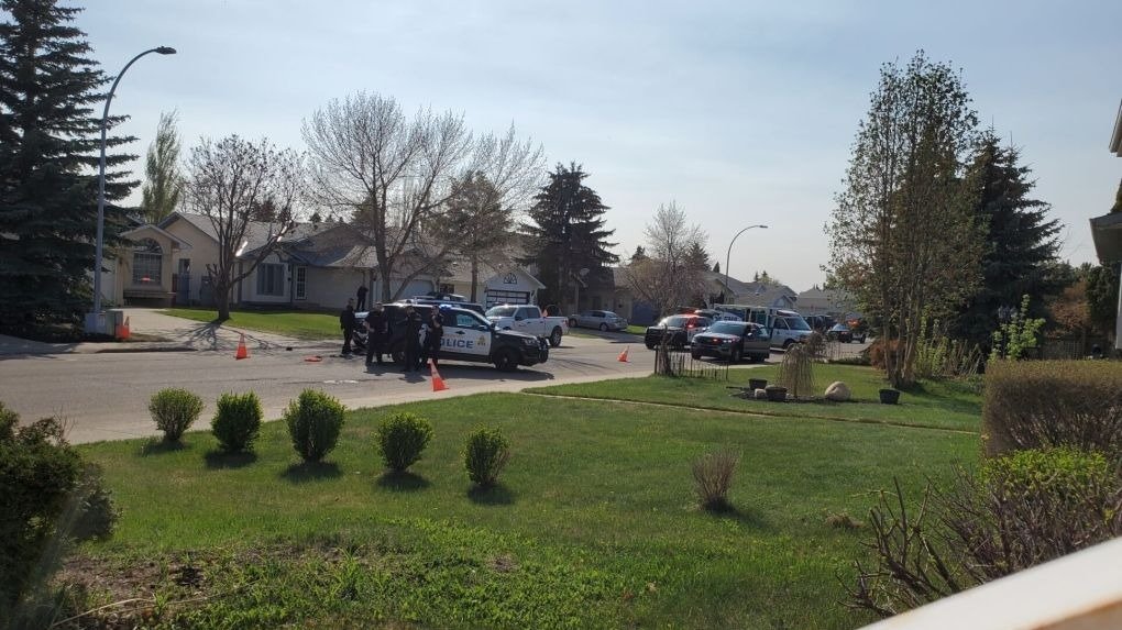 震惊！加拿大母女在学校附近被刺身亡，另一个8岁女儿目睹全程！嫌犯被警方击毙！