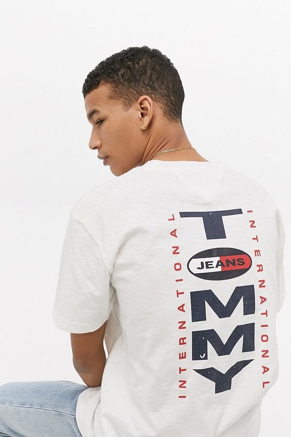 Tommy Jeans – T-Shirt in Weiss mit Logo hinten