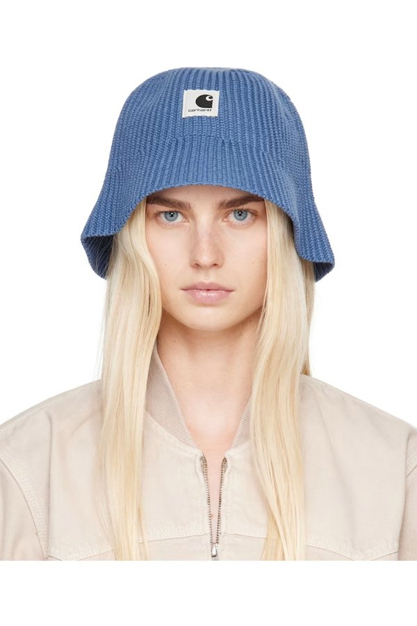 蓝色毛线帽