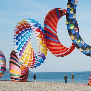 迪耶普国际风筝节来啦 两年一次 还有距离巴黎最近的海滩可以玩