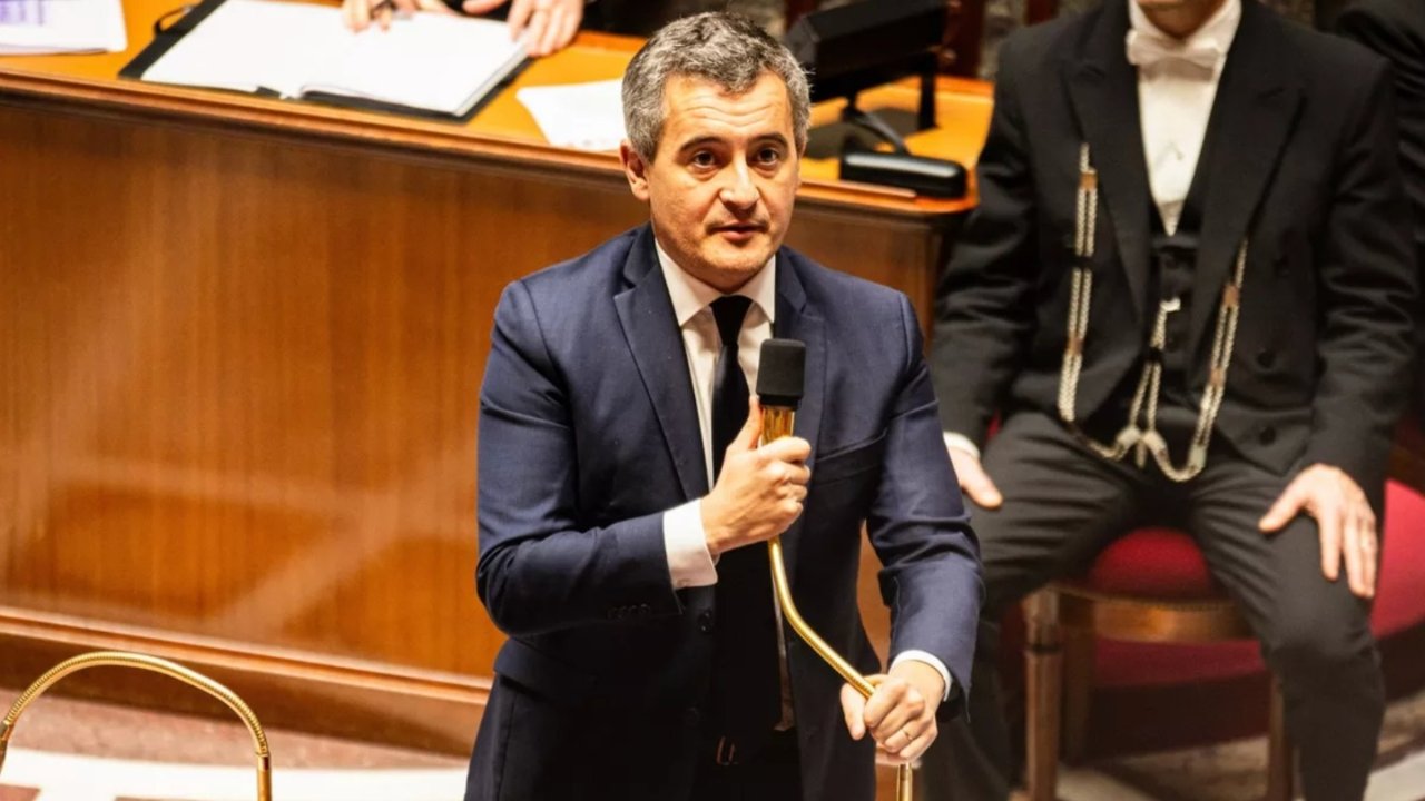 参议院“史上蕞苛刻”移民法案被驳回 - “鸭梨山大”的法国内政部长提出辞职