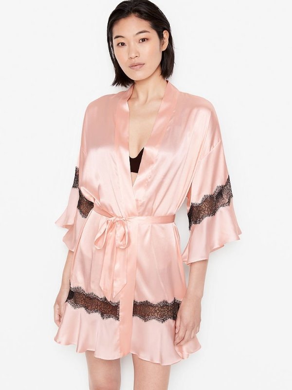 蜜桃粉绸缎浴袍