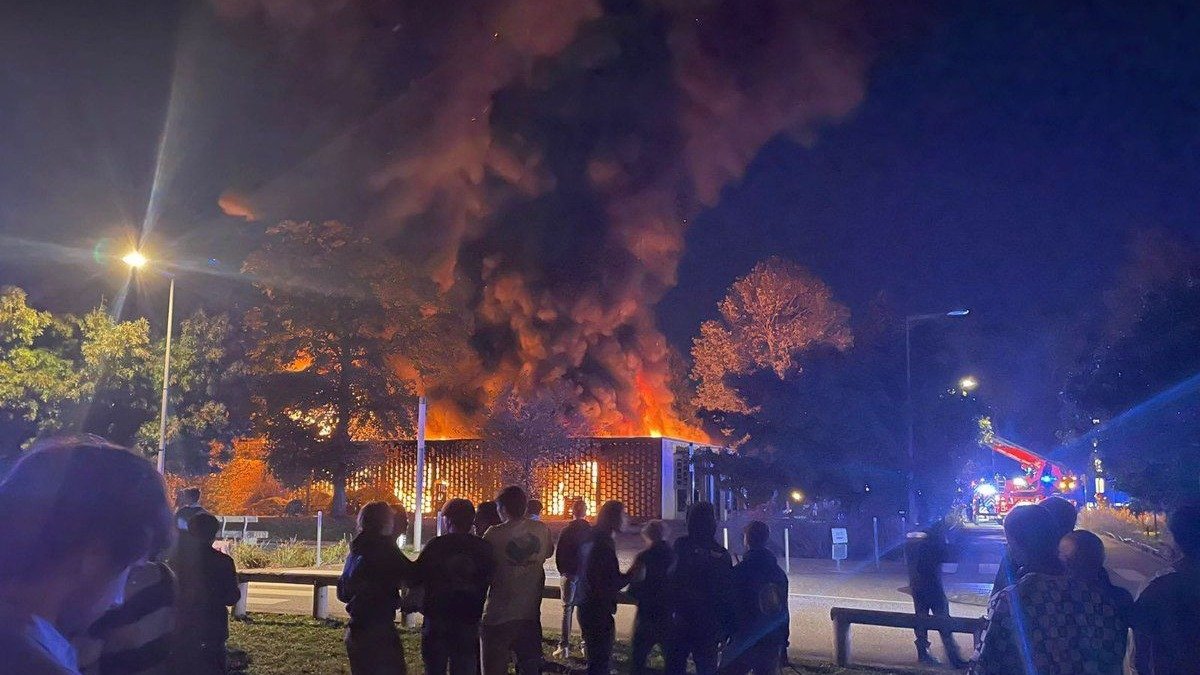 巴黎著名高商HEC校区发生大型火灾 - 150人被疏散 无人员伤亡