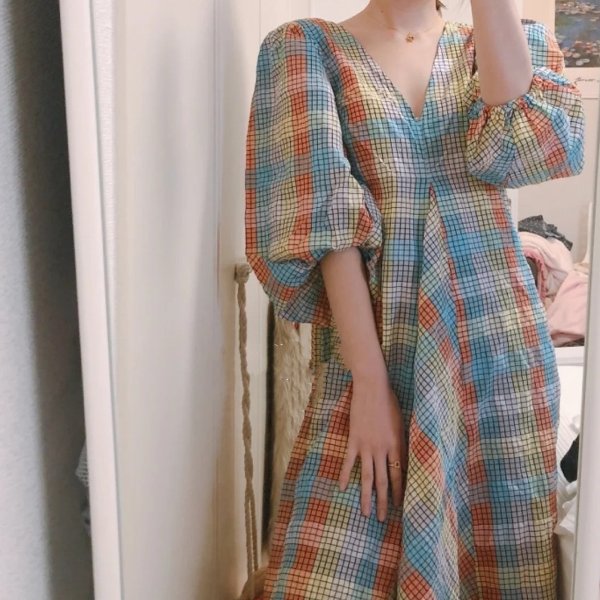 彩虹格纹连衣裙