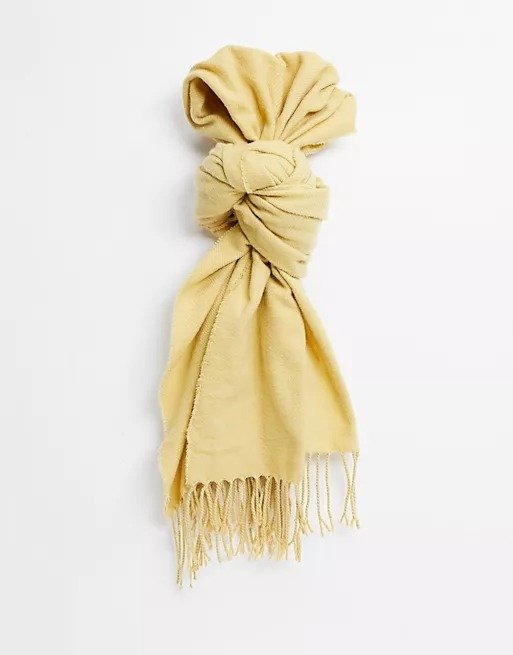 淡黄色围巾
