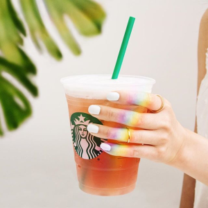 限今天：Starbucks 星巴克 买大杯Refresher或冰茶享半价