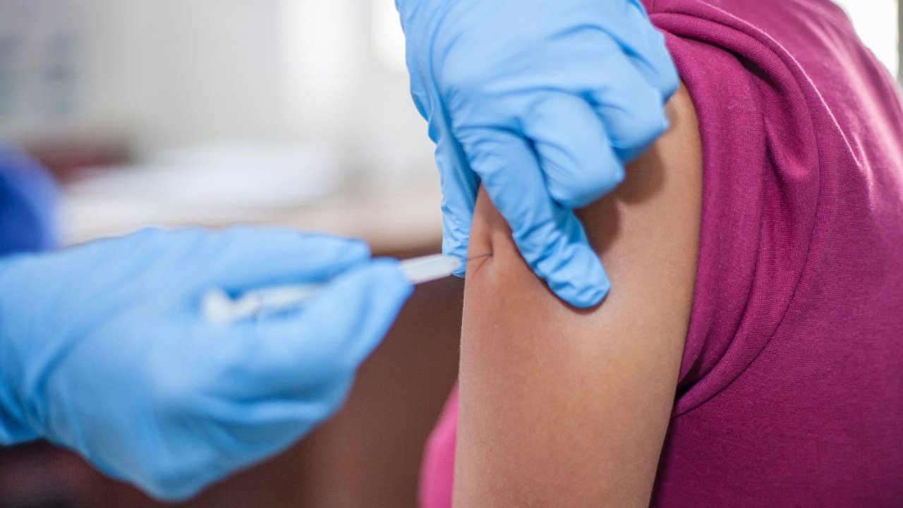 2023阿尔伯塔省秋冬季疫苗计划 - COVID-19、流感和RSV接种预约