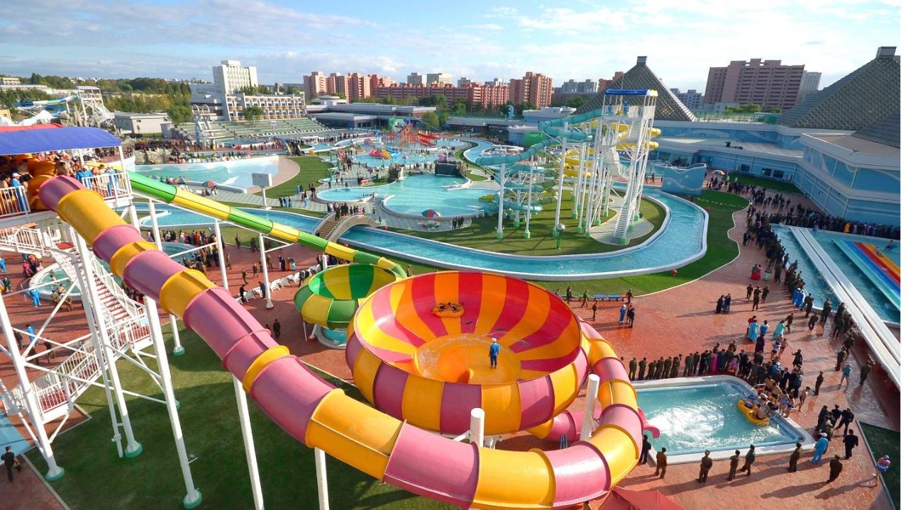 安省水上乐园推荐 - 多伦多大型水公园、户外玩水泳池、充气水上城堡、免费儿童乐园！