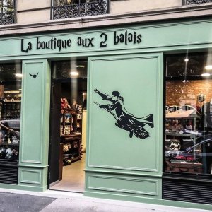 巴黎首家哈利波特周边店 快来收金色飞贼、学院校服、魔杖