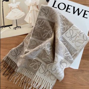 限时补货！快抢Loewe 爆款围巾回货 马海毛围巾€230起收 棋盘格也有货