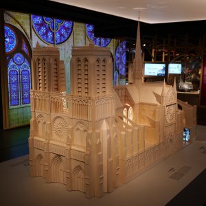 巴黎圣母院重新开放啦？沉浸式展览 深入了解圣母院重建全过程