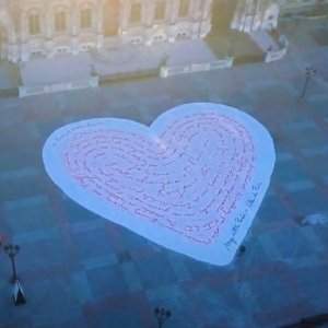 来自巴黎市政厅的甜蜜召唤 想让你的留言出现在巴黎街头吗？