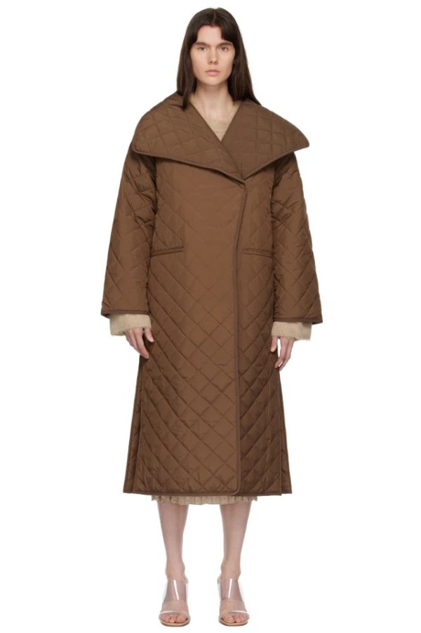 棕色绗缝大衣