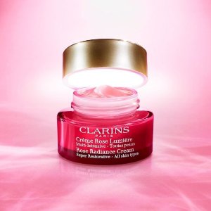 新品上市：Clarins 玫瑰亮肤霜 三效合一 自然草本带来花瓣般的肌肤