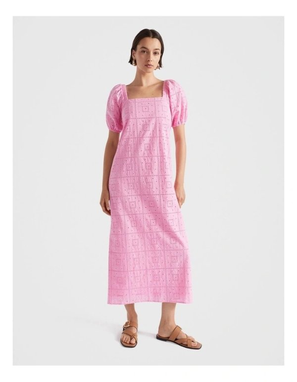 粉色泡泡袖连衣裙