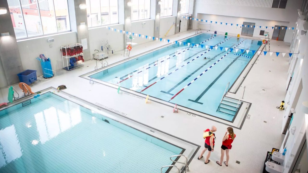 多伦多Top 10室内游泳池推荐 - 免费和付费恒温泳池、奥运规模泳池以及泳池课程！