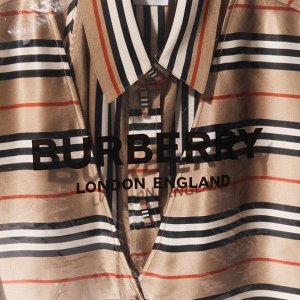 Burberry 2020新款来咯 收T恤、卫衣、链条包