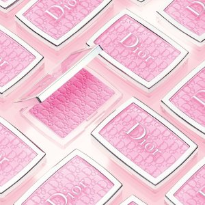 Dior 新品老花腮红 可根据自身肤质调整颜色 打造专属自己的粉脸蛋