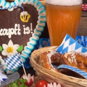 德国旅行必食的6种美食 主菜、香肠、甜品都有