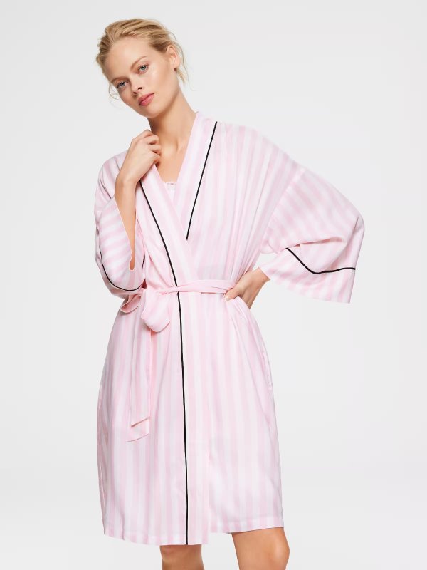 粉色条纹睡袍