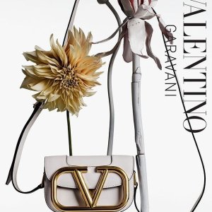 折扣升级：Valentino 新品鞋包上线 小白鞋、网红链条包都划算