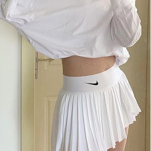 Nike 穿出富家千金感 - POLO衫$75、网球裙$71(官网$95)