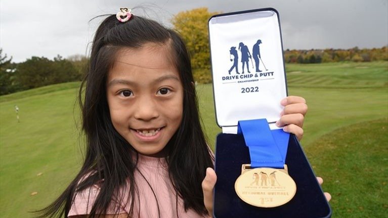 别人家的孩子！ 8 岁的华裔高尔夫球手获得美国大师赛资格，各种奖项拿到手软！