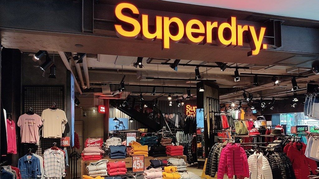 潮牌Superdry面临破产！正在考虑进行彻底的重组，可能会关闭大量门店和裁员！