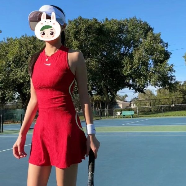 大红色网球连衣裙