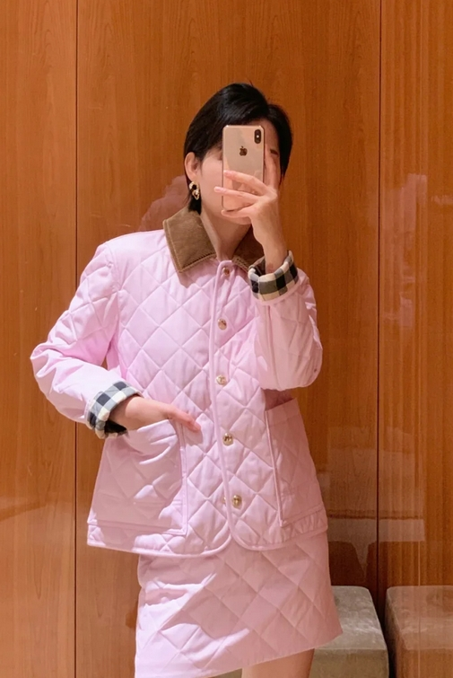 粉色棉服