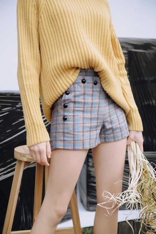 Wool Blend Button Shorts 格纹短裤