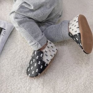 Robeez 官网精选婴儿学步鞋、服饰促销
