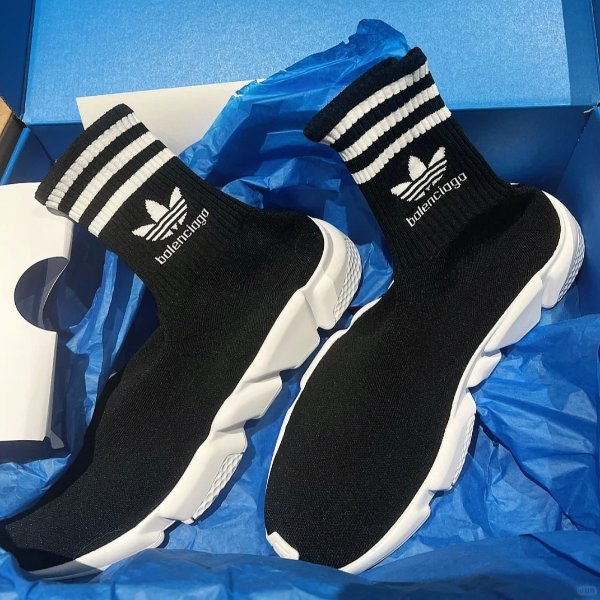 x Adidas 联名款袜子鞋