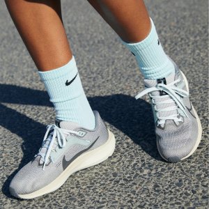 Nike运动鞋