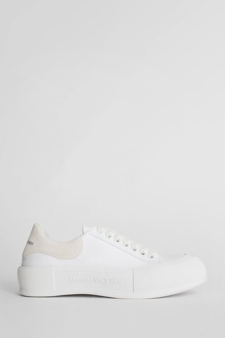 纯白运动鞋